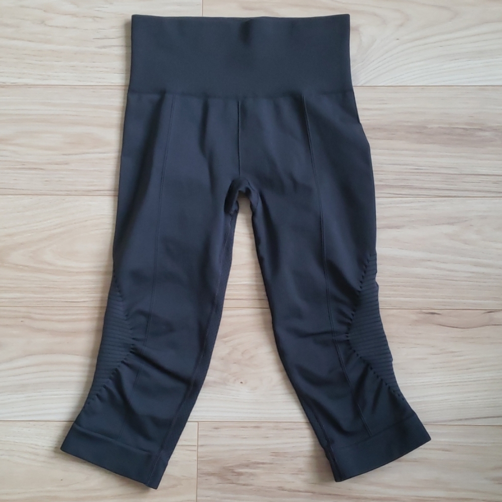 lululemon In The Flow Crop SE